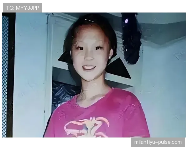 惠若琪这日常，机场拖鞋配大牌包，直接让人怀疑她是不是走错片场了！