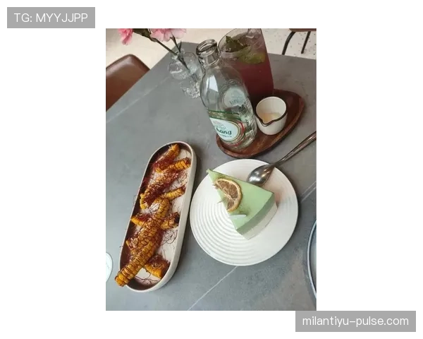 梁伟铿训练完直接打车去喝下午茶，这松弛感谁懂
